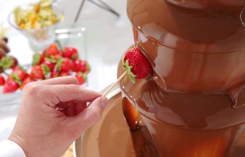 Chocolade fontein 6 lagen, HENDI, 230V/300W, ⌀372x(H)850mm Chocolade fontein 6 lagen, HENDI, 230V/300W, ⌀372x(H)850mm