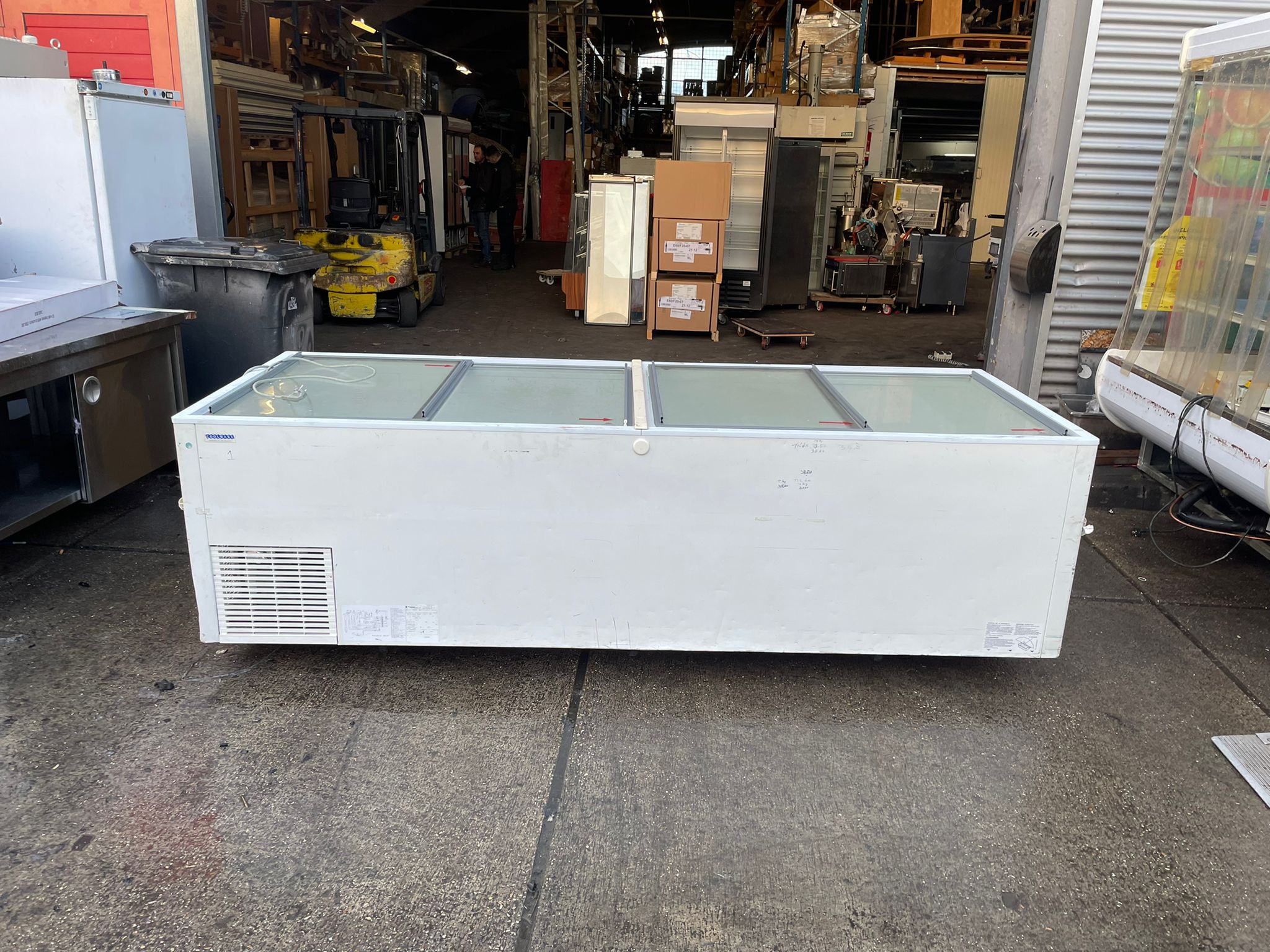 Diepvries Met Glazen Schuifdeuren Diepvries Met Glazen Schuifdeuren